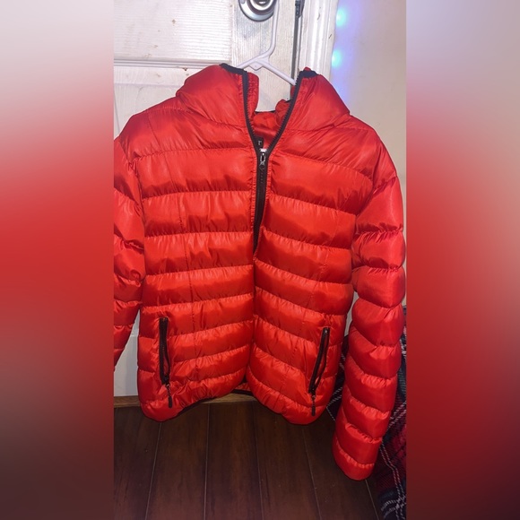 Brand New U2WEAR Red Puffer Jacket with Hood and Zipped Pockets - Picture 1 of 3